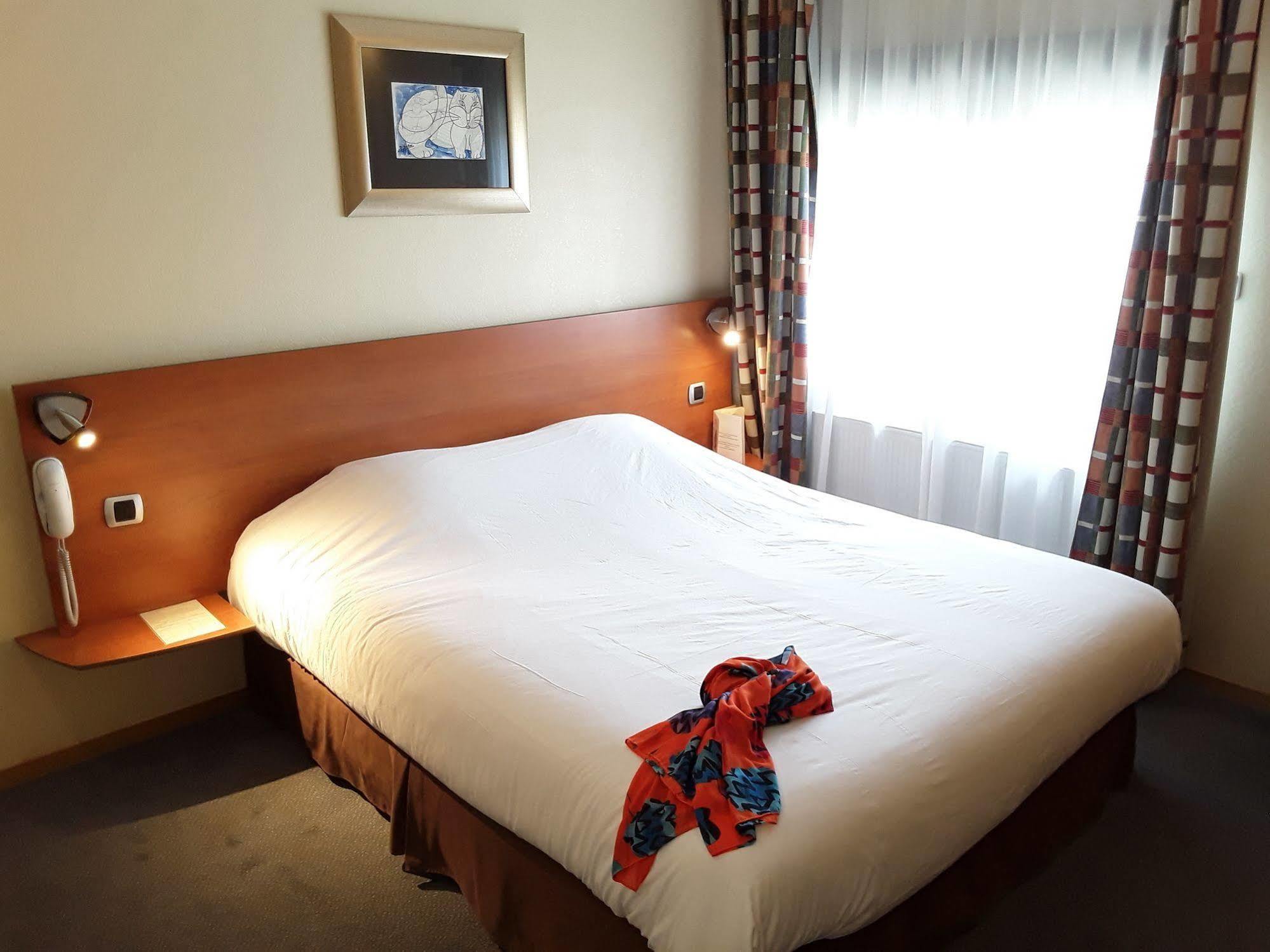 In Situ Hotel Valenciennes Exterior photo
